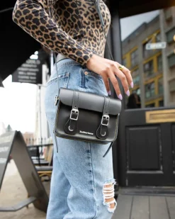 7 Inch Kiev Smooth Crossbody -Nahkalaukku*Dr. Martens Cheap