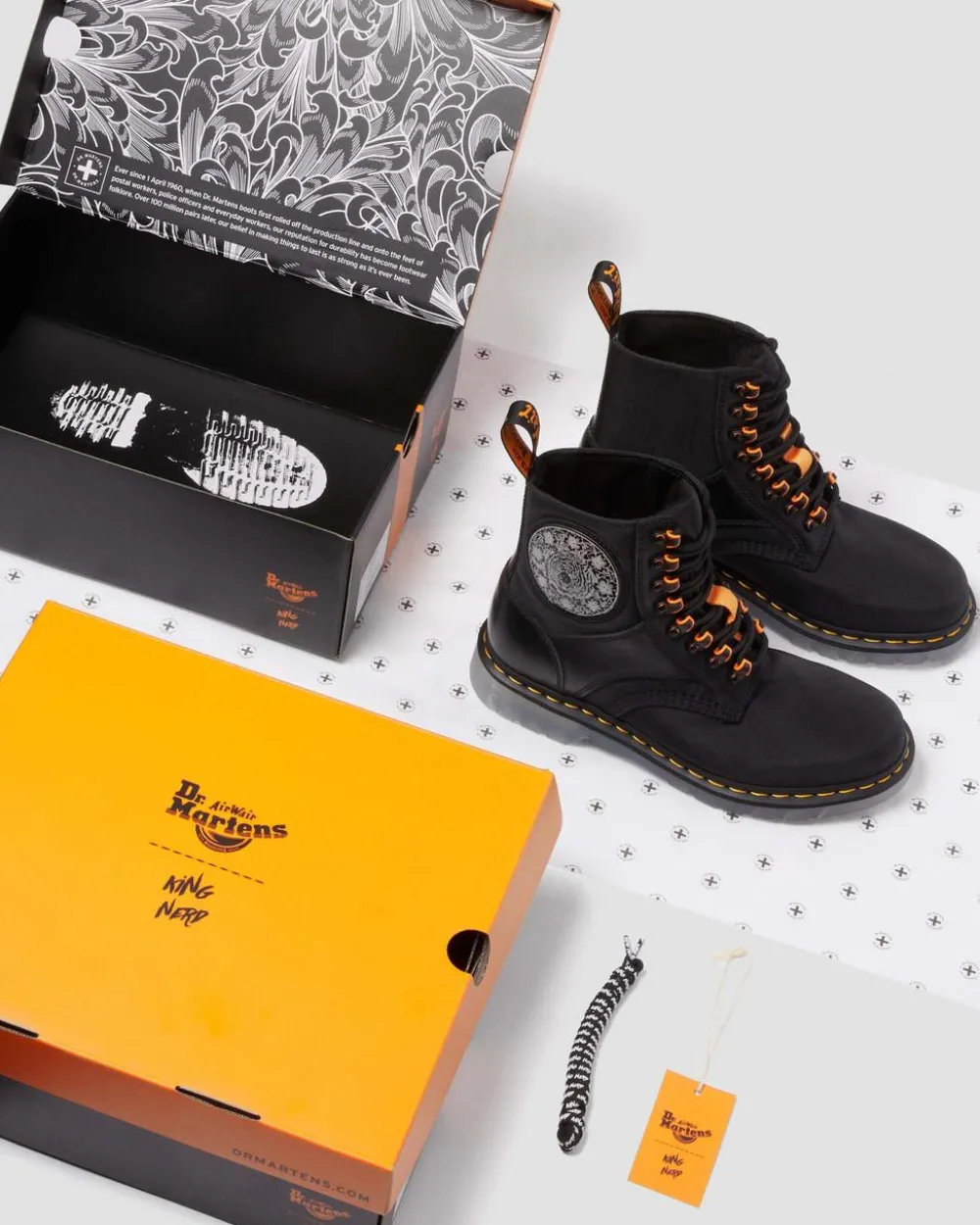 1460 King Nerd Leather Boots*Dr. Martens Hot