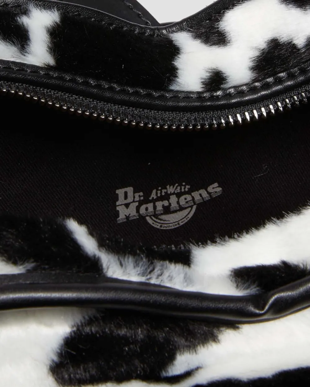 Cow Print Heart Shaped -Laukku*Dr. Martens Sale