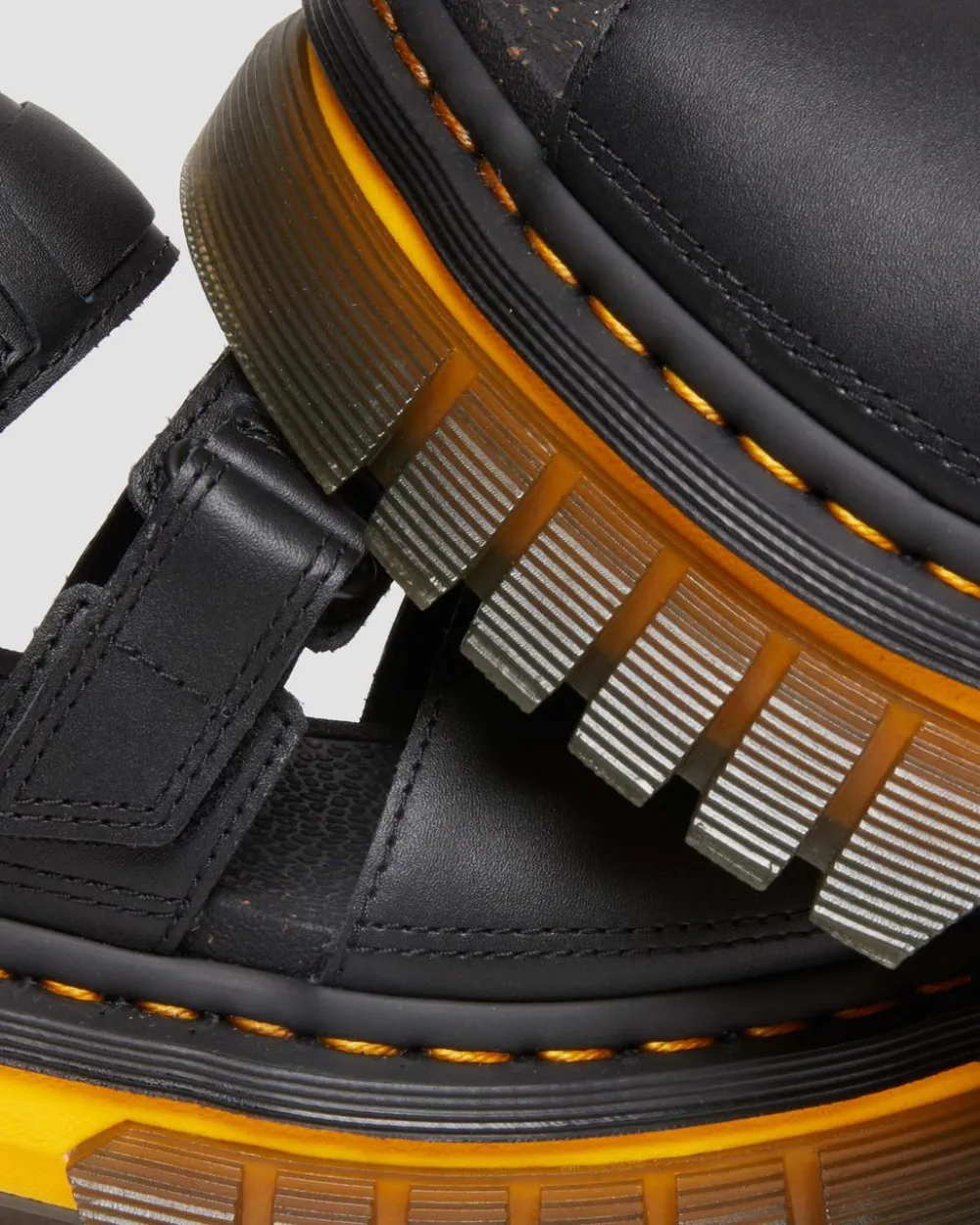 Ricki Contrast Sole Leather 3-Strap Platform -Sandaalit*Dr. Martens Outlet